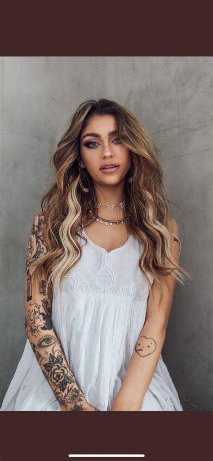 Andrea Russet