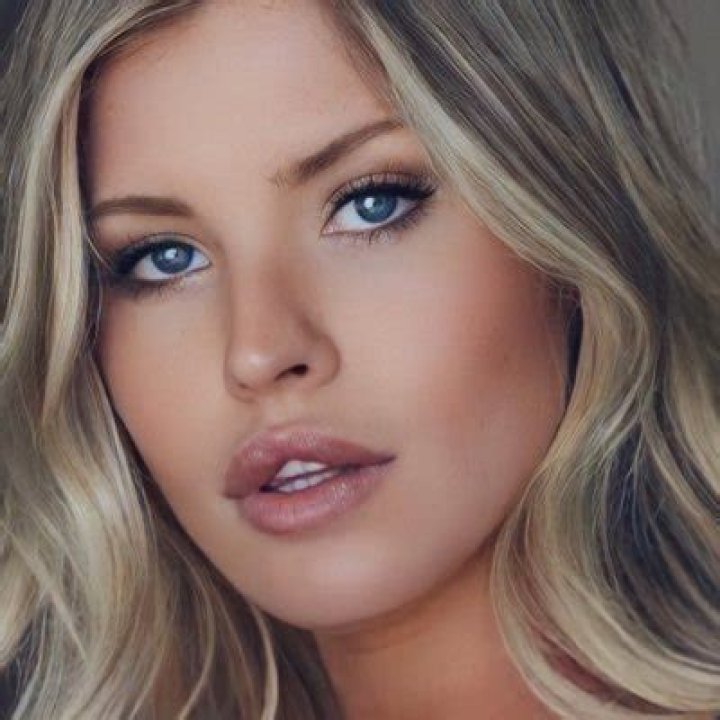 Carly Lauren