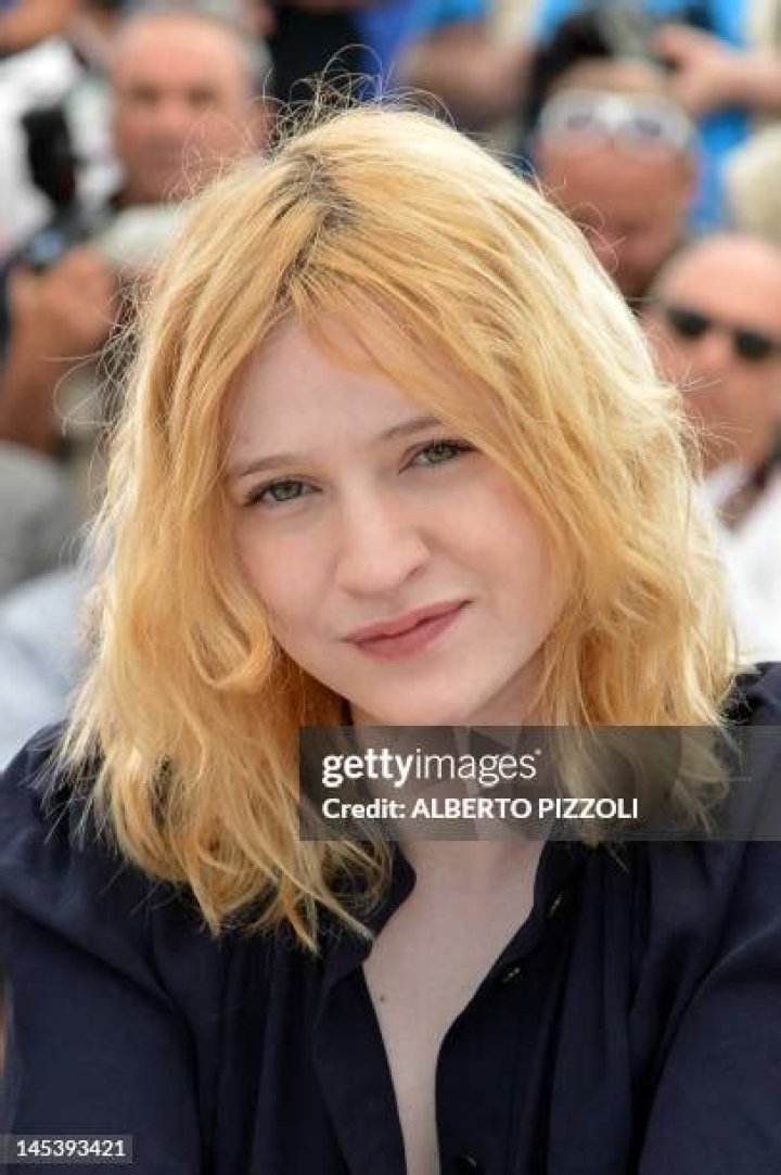 Christa Theret