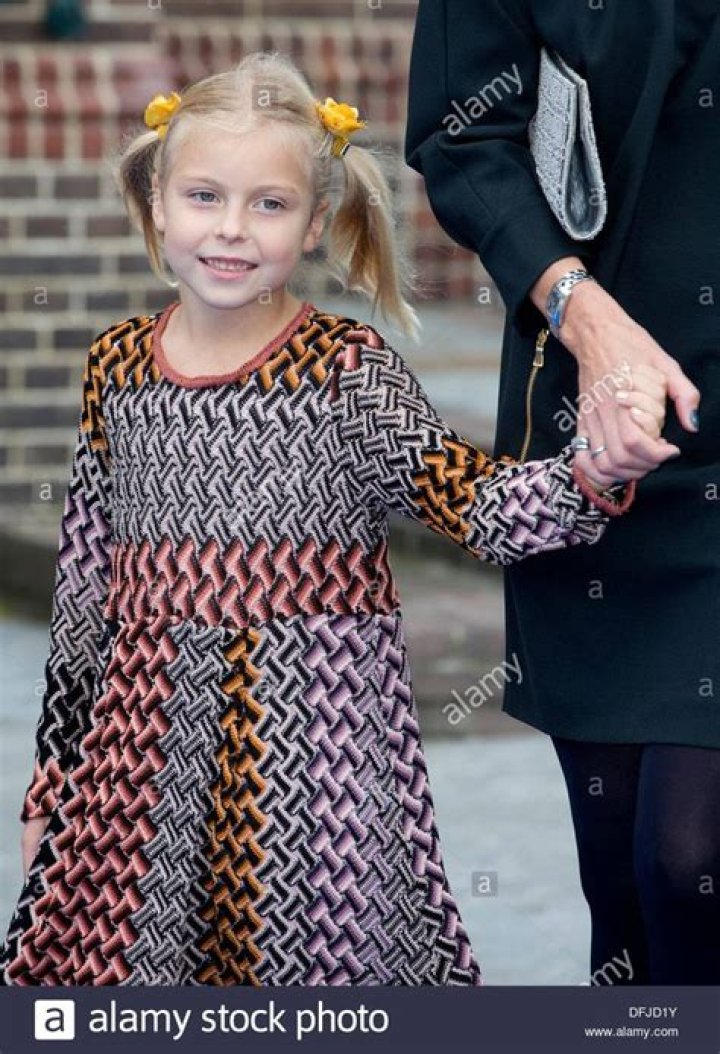 Countess Leonore of Orange-Nassau, Jonkvrouwe van Amsberg