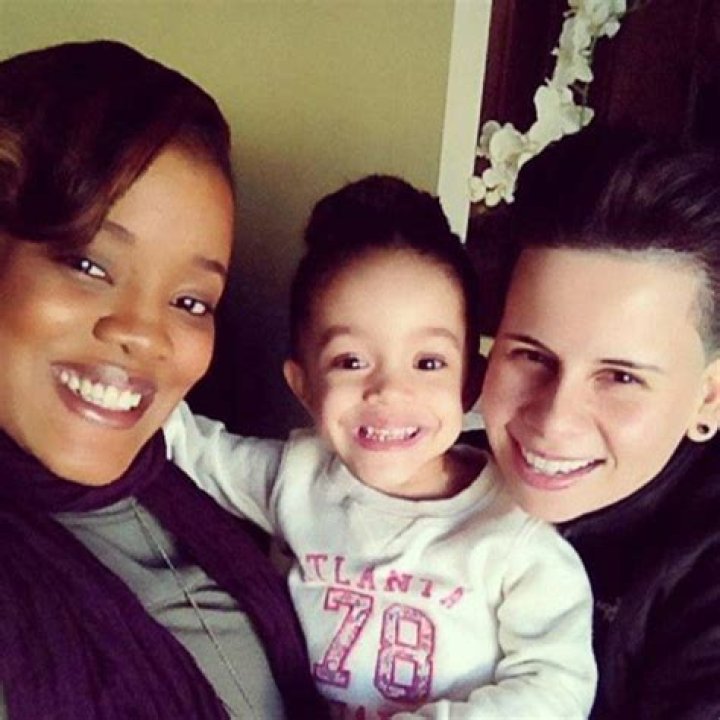 Ebony OliviaHas2Moms