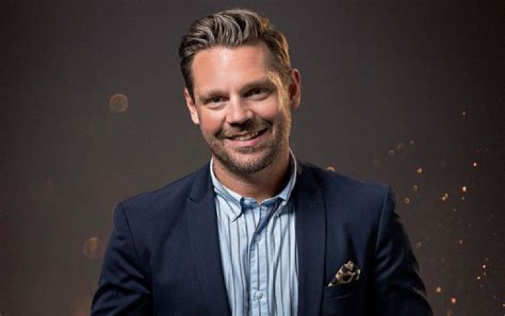 Fredrik L&ouml;&ouml;f