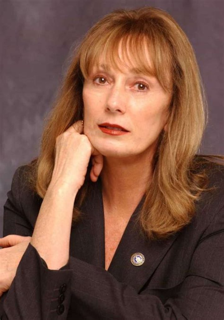 Gayle Lynds