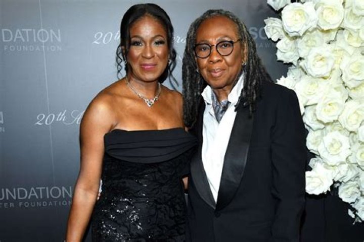 Gloria Carter