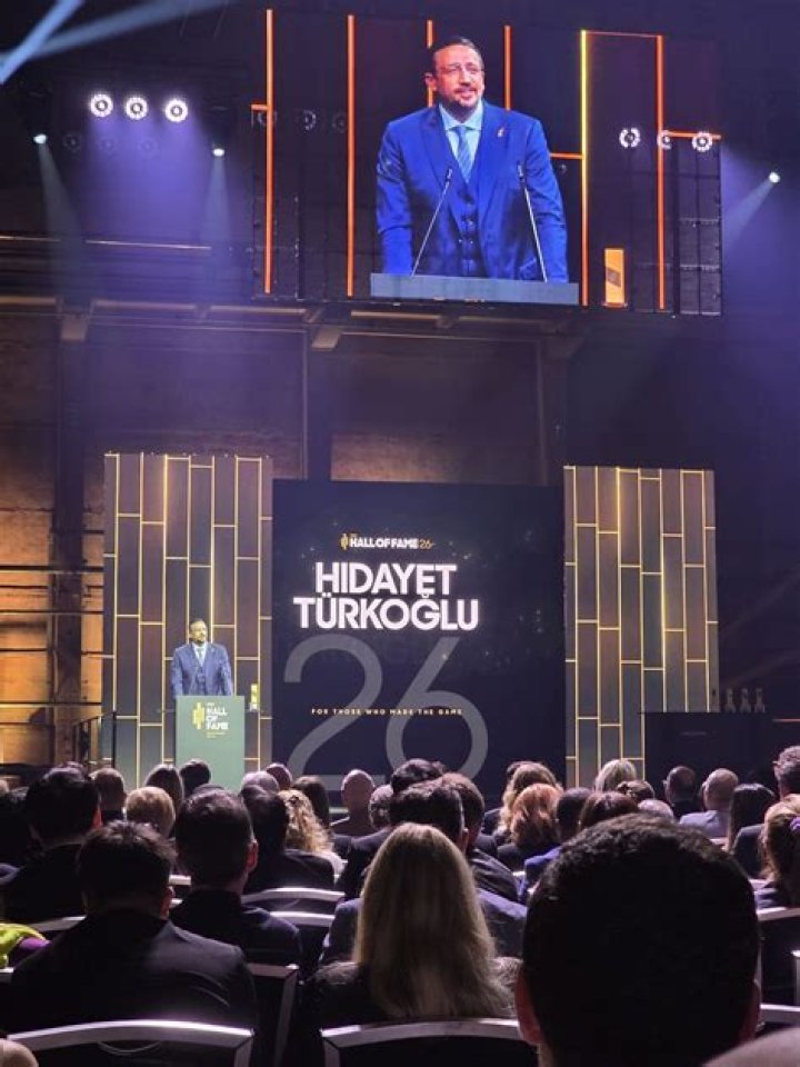 Hidayet T&uuml;rkoğlu