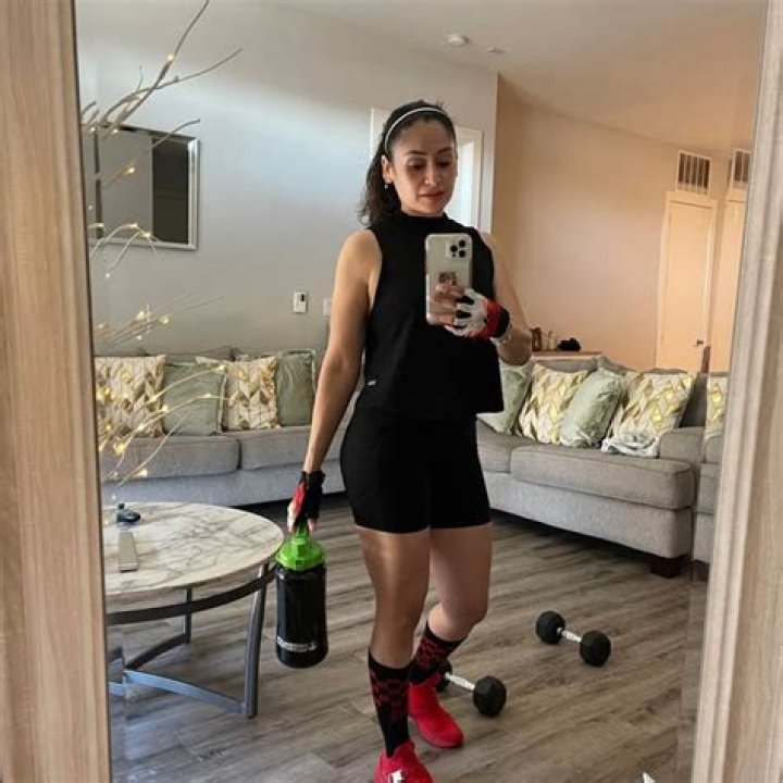 Iris Valenzuela