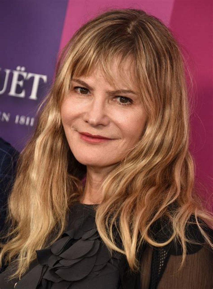 Jennifer Jason Leigh
