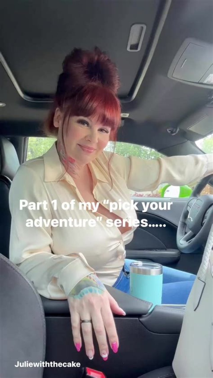 Juliewiththecake