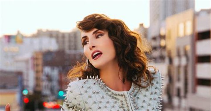 Laura Bryna