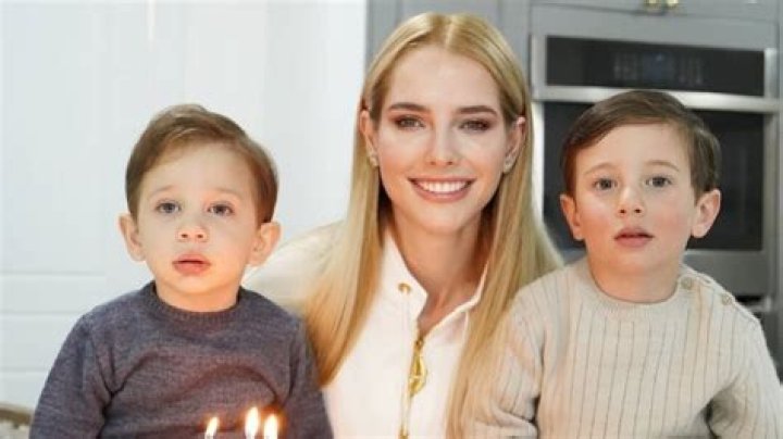 Lavinia Valbonesi Hijos