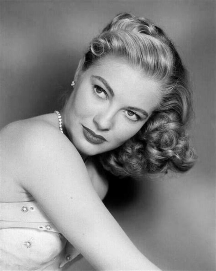 Lori Nelson