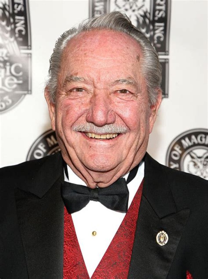 Milt Larsen