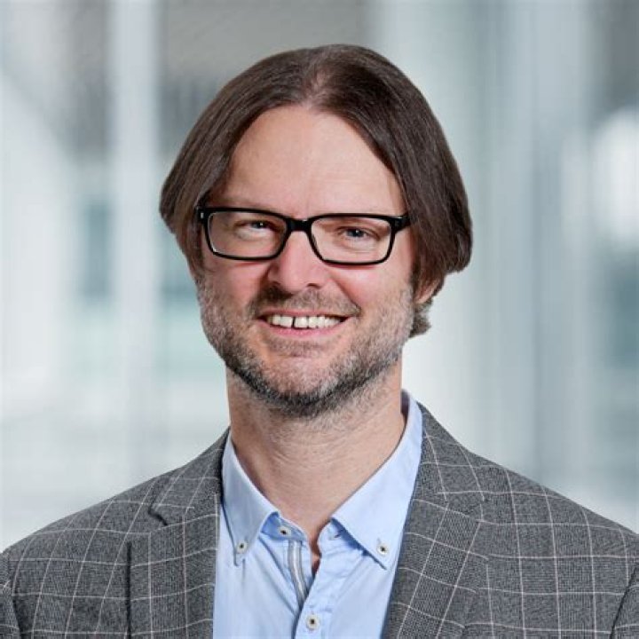 Nils E. &Oslash;y