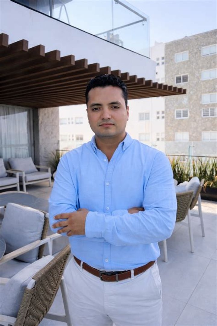 Omar Baz&aacute;n Flores