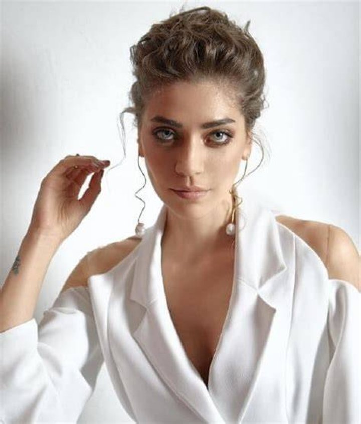 Oznur Serceler | Bio, Age, Net Worth, Relationship, Career