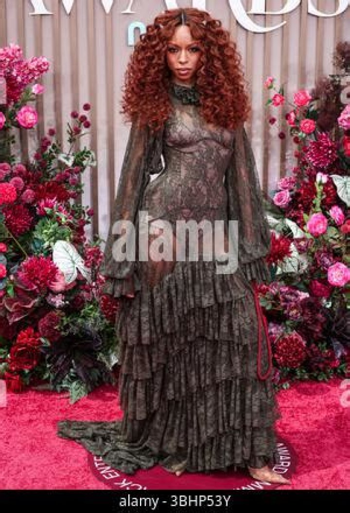 Ravyn Lenae Washington