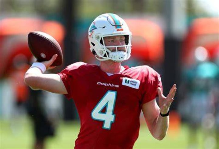 Reid Sinnett Has How Much Money Will the Third-String QB for the Miami Dolphins in 2022