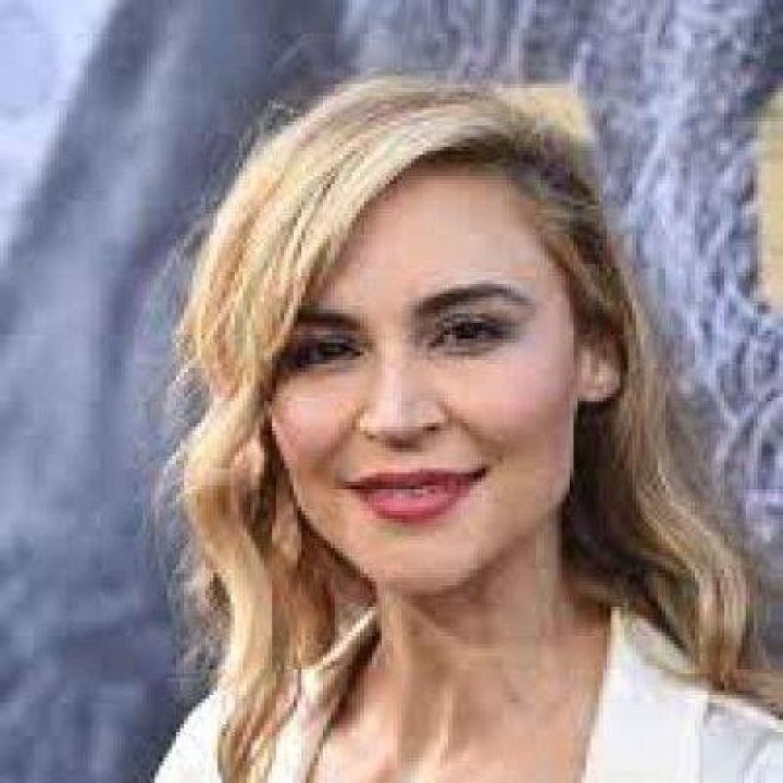Samaire Armstrong : Bio, Net Worth, Boyfriend, Height And Career