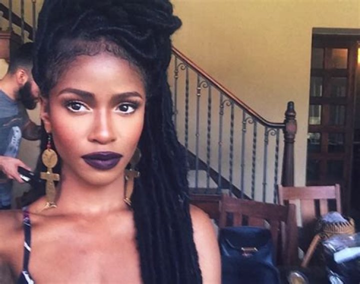 Simone Battle